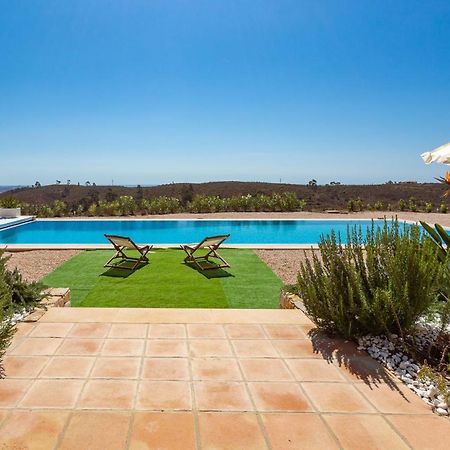 Corte Velada Guest House By Lovelystay Lagos Exterior photo