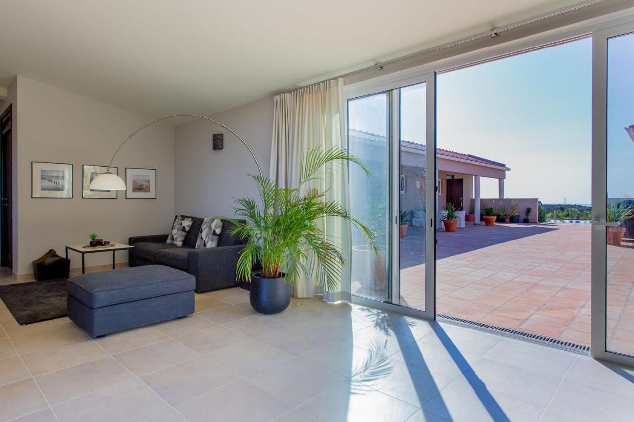 Corte Velada Guest House By Lovelystay Lagos Exterior photo