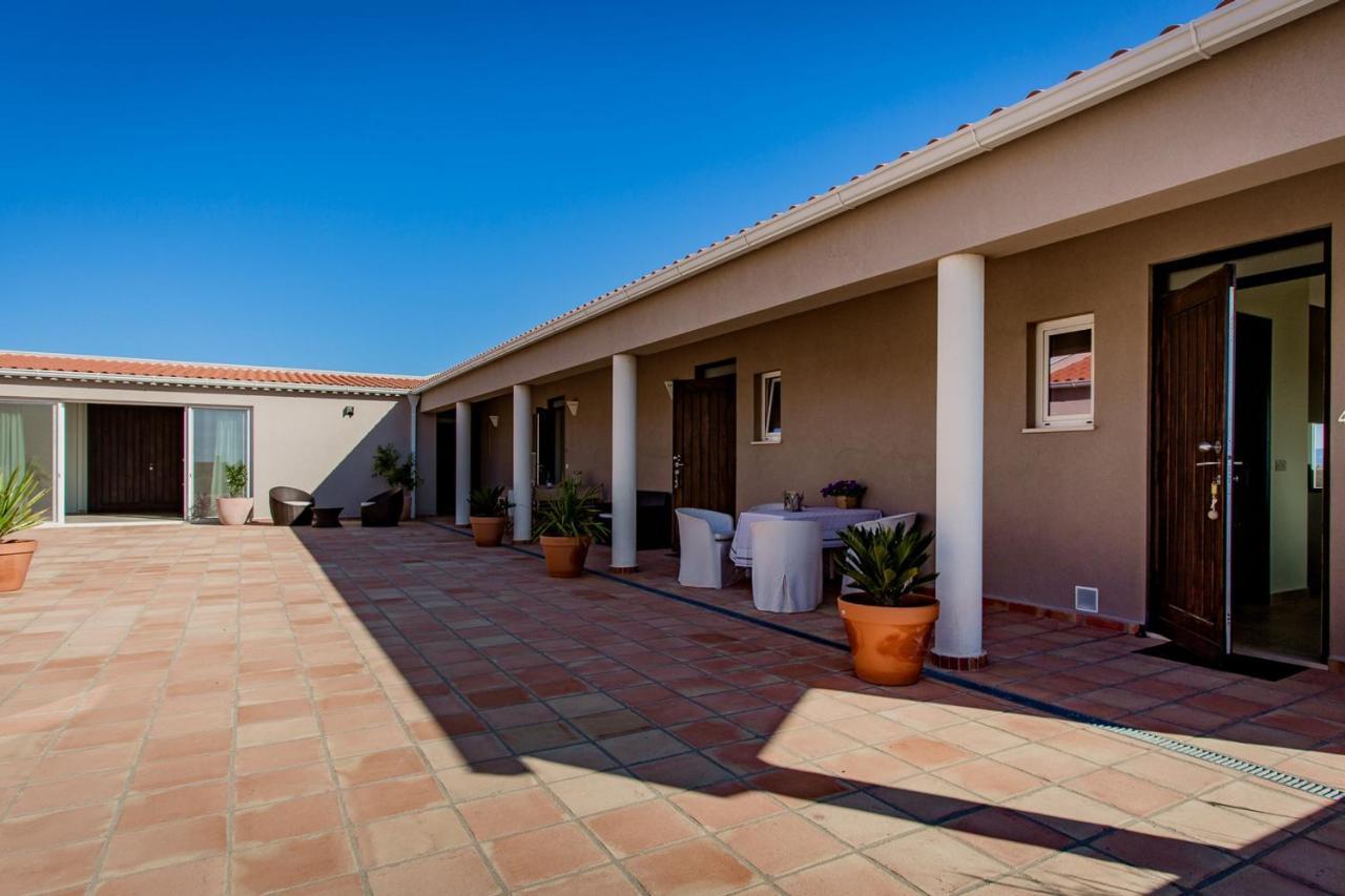 Corte Velada Guest House By Lovelystay Lagos Exterior photo